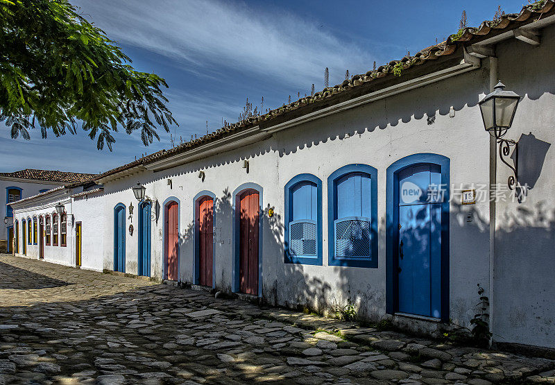 帕拉蒂的街道和五颜六色的门窗，历史悠久的城市殖民风格。Paraty - Parati，巴西里约热内卢